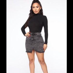 SELLING 2 MEDIUM SIZED SKIRTS (SIZE 10-12 UK)